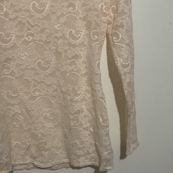 Aritzia Talula Pink Lace Scoop Neck Long Sleeve Top Size S - Picture 5 of 6